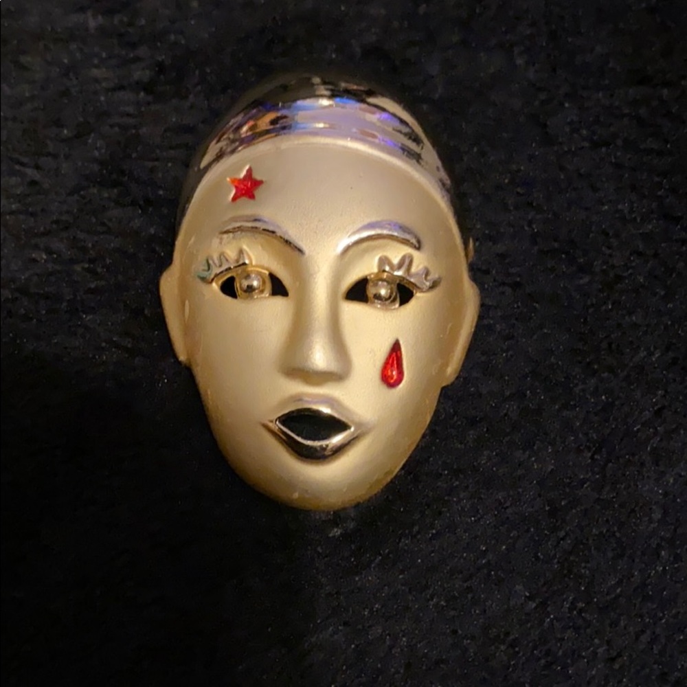 Brooche